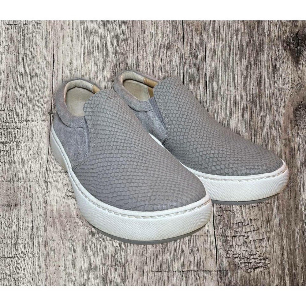 Very nice Sofft Somers women's gray casual shoes. Size 8